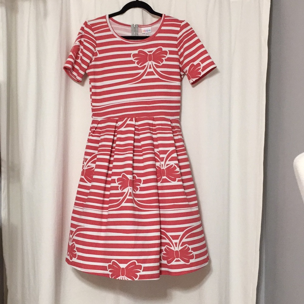 Pink bow LuLaRoe Amelia M